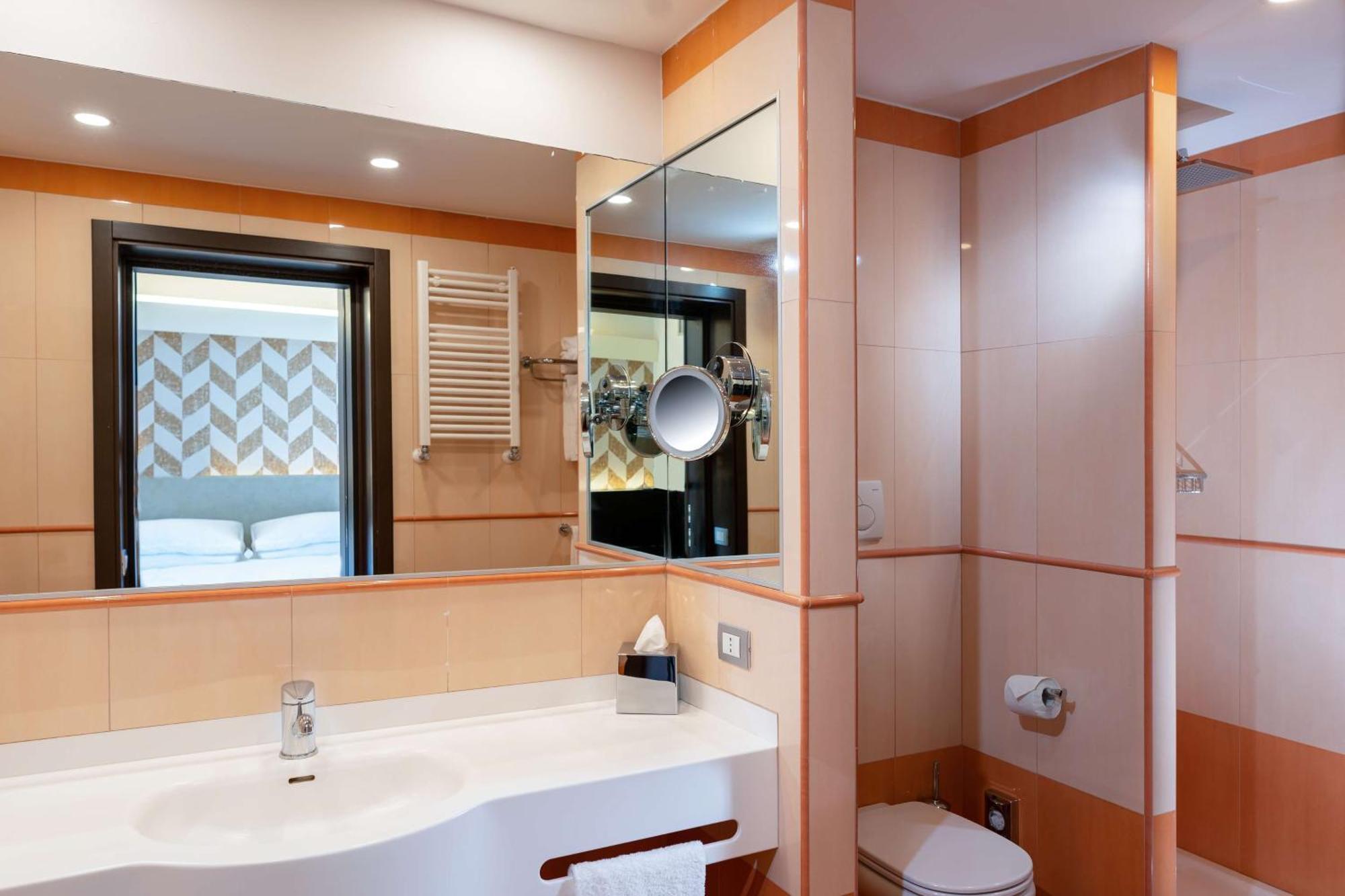 Doubletree By Hilton Milan Malpensa 4*
